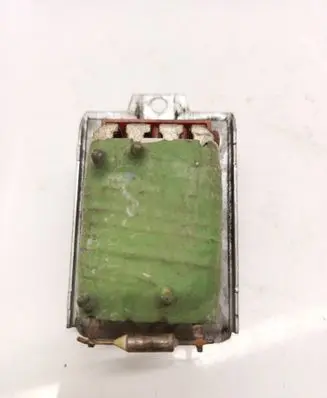Volkswagen PASSAT B5 Heater blower motor/fan resistor 740245833F 8D0959263