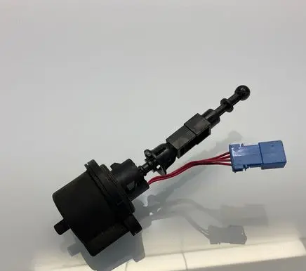 Mercedes-Benz E W211 Headlight level adjustment motor 73485702 N270