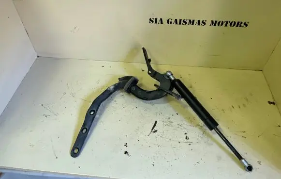 Volvo V70 Tailgate/trunk/boot hinge 8643158