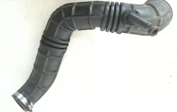 Volvo S40, V40 Air intake hose/pipe mb957388