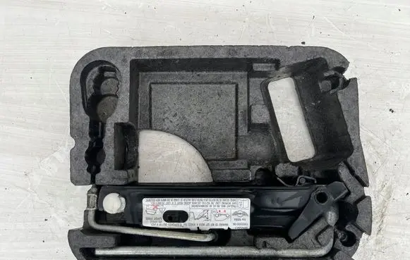 Mini One - Cooper Coupe R56 Lift Jack 6795816