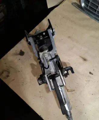 BMW 5 E39 Steering wheel axle 1093513
