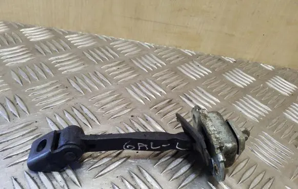 Skoda Octavia Mk2 (1Z) Rear door check strap stopper