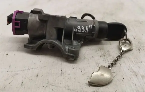 Volkswagen Polo IV 9N3 Ignition lock 4B0905851C