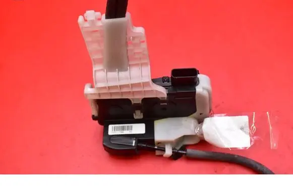Hyundai ix35 Front door lock 813102Y000