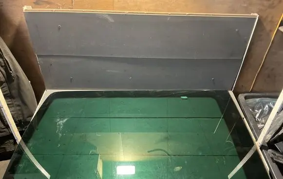 Volkswagen Transporter - Caravelle T5 Rear side window 43R000010 DOT249M103AS3