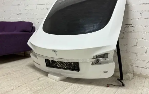 Tesla Model S Tailgate/trunk/boot lid