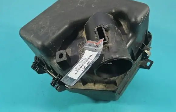 Toyota RAV 4 (XA40) Air filter box 1770526140 IMPRK1561831