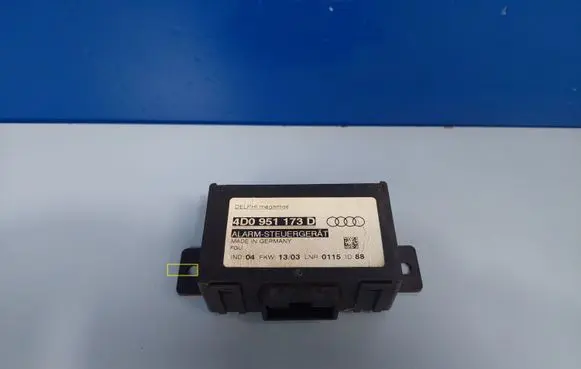 Audi A6 S6 C5 4B Alarm control unit/module 4D0951173D