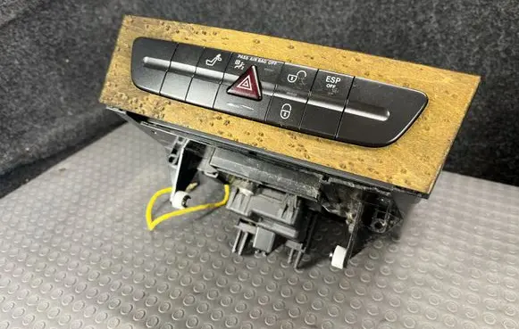 Mercedes-Benz E W211 CD/DVD changer A2116803152