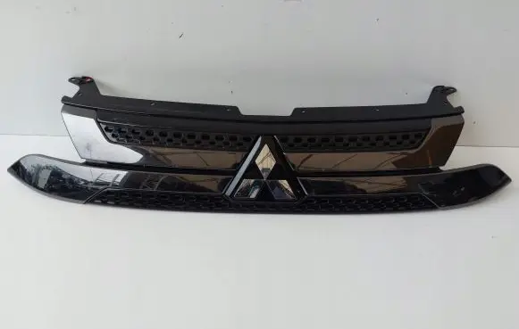 Mitsubishi Outlander Front bumper upper radiator grill 7450B304