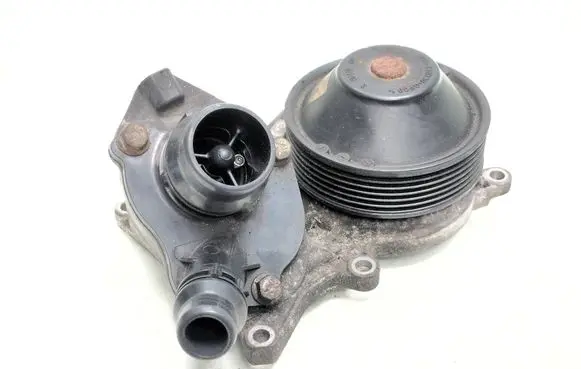 BMW 3 E92 E93 Water pump 7810833