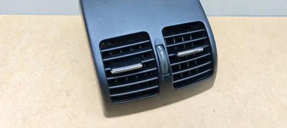 Mercedes-Benz C W204 Rear air vent grill A2048300954