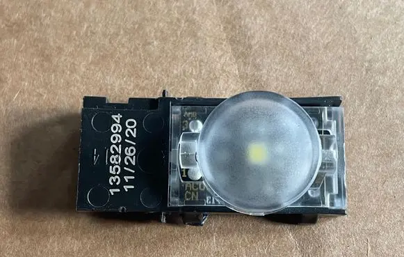 Opel Insignia B Front door interior light 13582994