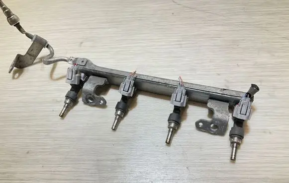 Nissan Note (E11) Fuel injectors set 6008714