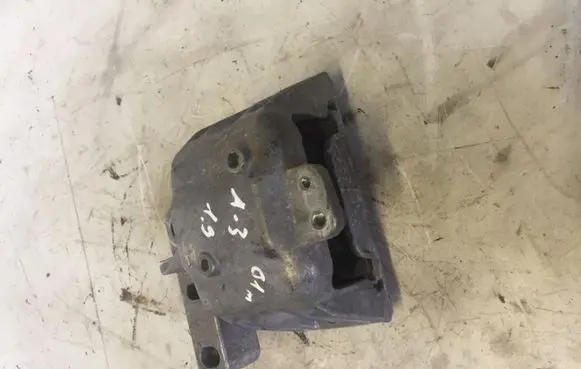 Audi A3 S3 8L Engine mount bracket