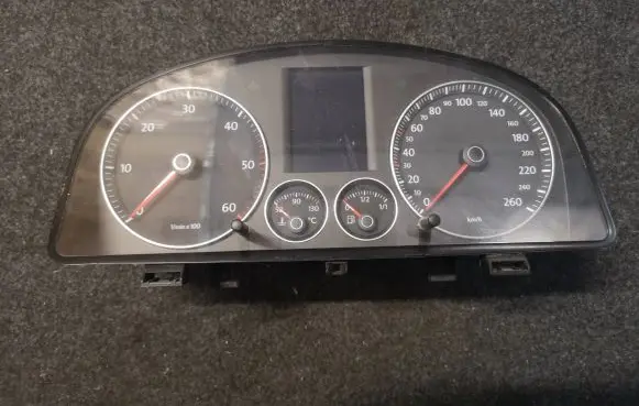 Volkswagen Touran I Speedometer (instrument cluster) 1T0920872F V0011000 VWZ7Z0F7998195