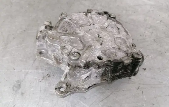Audi A4 S4 B8 8K Vacuum pump 03L145100F