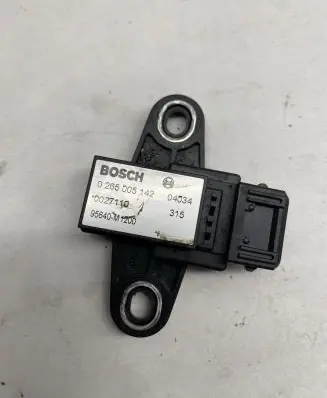 KIA Sorento Airbag deployment crash/impact sensor 0265005142