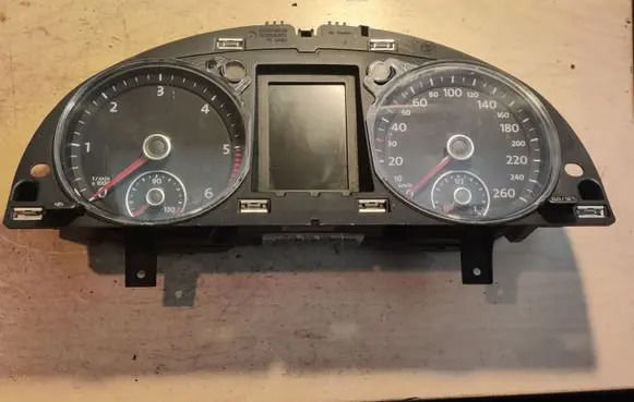 Volkswagen PASSAT B7 Speedometer (instrument cluster) 3AA920870A A2C53396324 A2C53238929