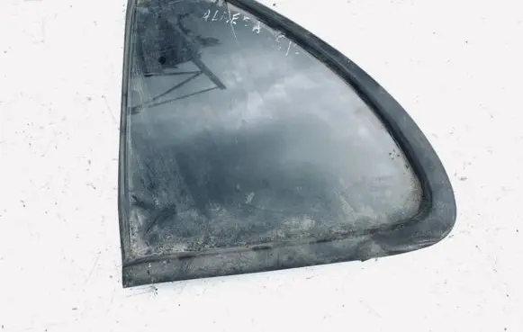 Rear vent window glass