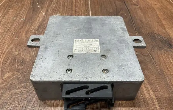 Mercedes-Benz E W124 Sound amplifier 1248201139 900117819 21690557