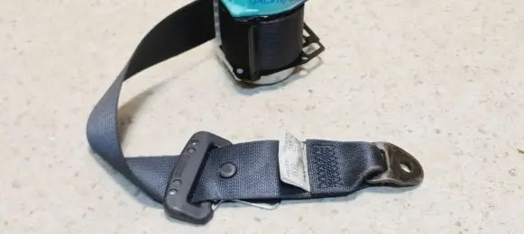 Mazda 3 I Middle seatbelt (rear) C7025 E40431107 0431107