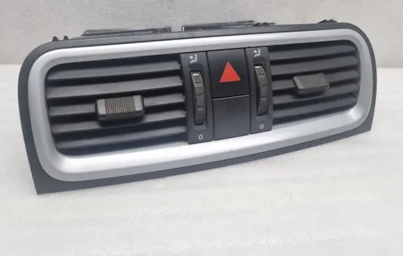 Skoda Fabia Mk2 (5J) Dash center air vent grill 5J0820951C T0028450 2910061