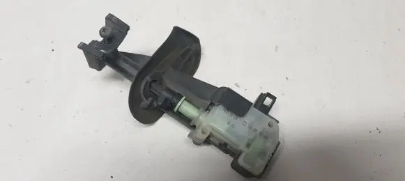 Volvo S80 Fuel tank cap lock 86113136