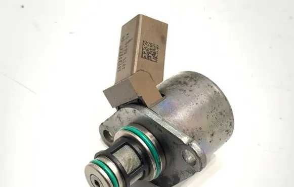 Hyundai i30 Fuel pressure regulator 28233374