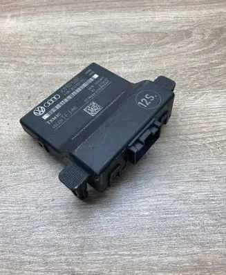 Volkswagen PASSAT B6 Gateway control module 3C0907530E 3C0907951