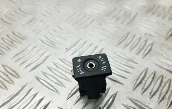 Volkswagen Golf VI AUX in-socket connector 5M0035724