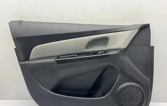 Chevrolet Cruze Front door card panel trim 96940701