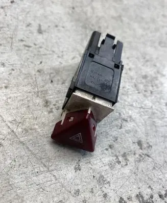 Volkswagen PASSAT B6 Hazard light switch