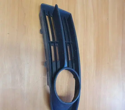 Volkswagen Touran I Front bumper lower grill 1T0853665A