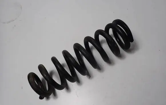 Toyota Hilux VIII Front coil spring