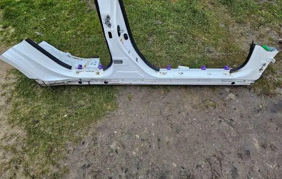 Lexus CT 200H Sill