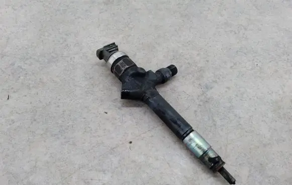 Mazda 5 Fuel injector RF7J13H50