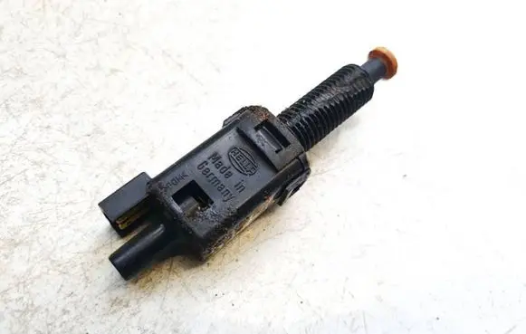 Volkswagen Golf III Brake pedal sensor switch 811907343b
