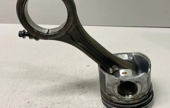 Audi A5 8T 8F Piston with connecting rod 83L82