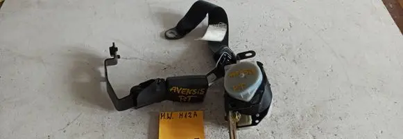 Toyota Avensis T250 Rear seatbelt 7336005040