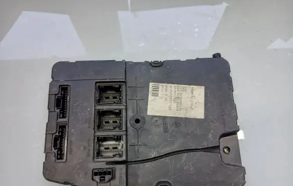 Renault Megane II Comfort/convenience module 8200305576 03077