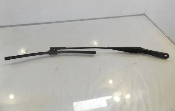 Opel Astra H Front wiper blade arm