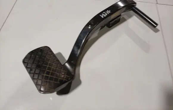 Volkswagen Touareg I Brake pedal