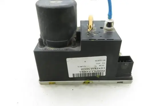 Audi A3 S3 8L Central locking vacuum pump 8D0862257C