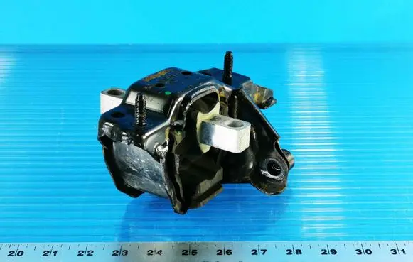 Skoda Fabia Mk2 (5J) Engine mount bracket TR8ESPE3 6Q0199555 6Q0199555AO