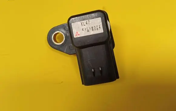 Mazda 626 Air pressure sensor E1T10372