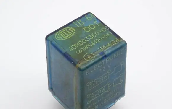 Volkswagen PASSAT B3 Other relay 4DM00336000