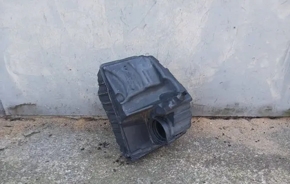 Renault Megane III Air filter box cover 8200947663 8200820922 1032331S03