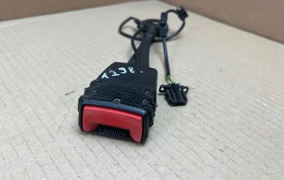 Audi A4 S4 B8 8K Front seatbelt buckle 8K0857755D